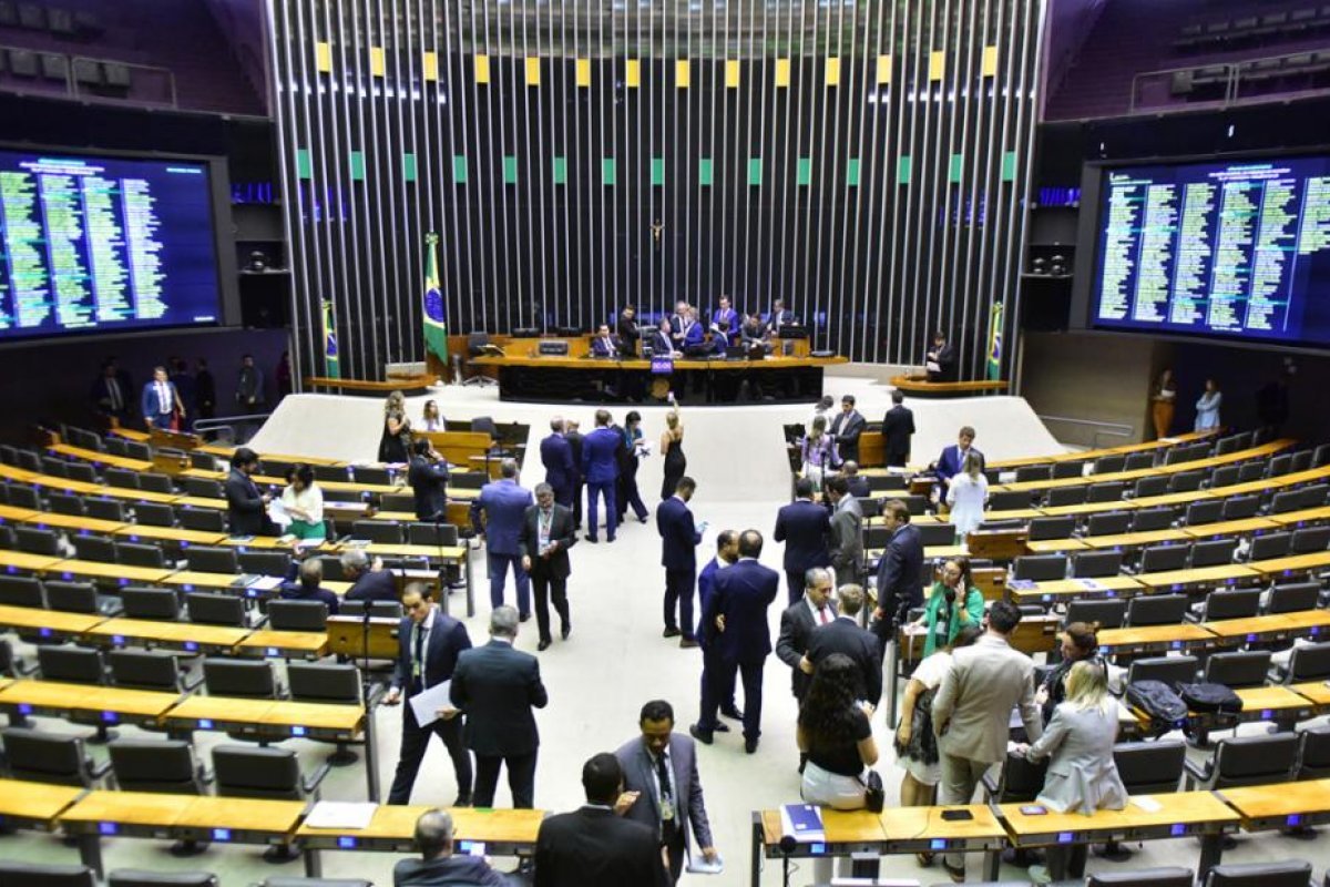 Câmara aprova pacote que agiliza repasses a municípios e flexibiliza controles em licitações