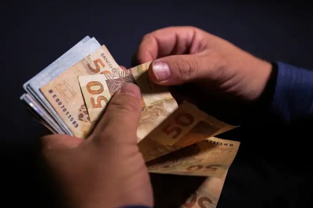 Mais de 28,6% dos municípios revelam atraso no pagamento do 13º salário, diz CNM