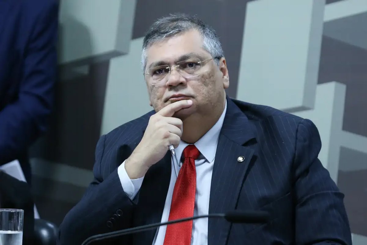 Dino poderá escolher 34 funcionários para gabinete no STF, caso seja aprovado pelo Senado 