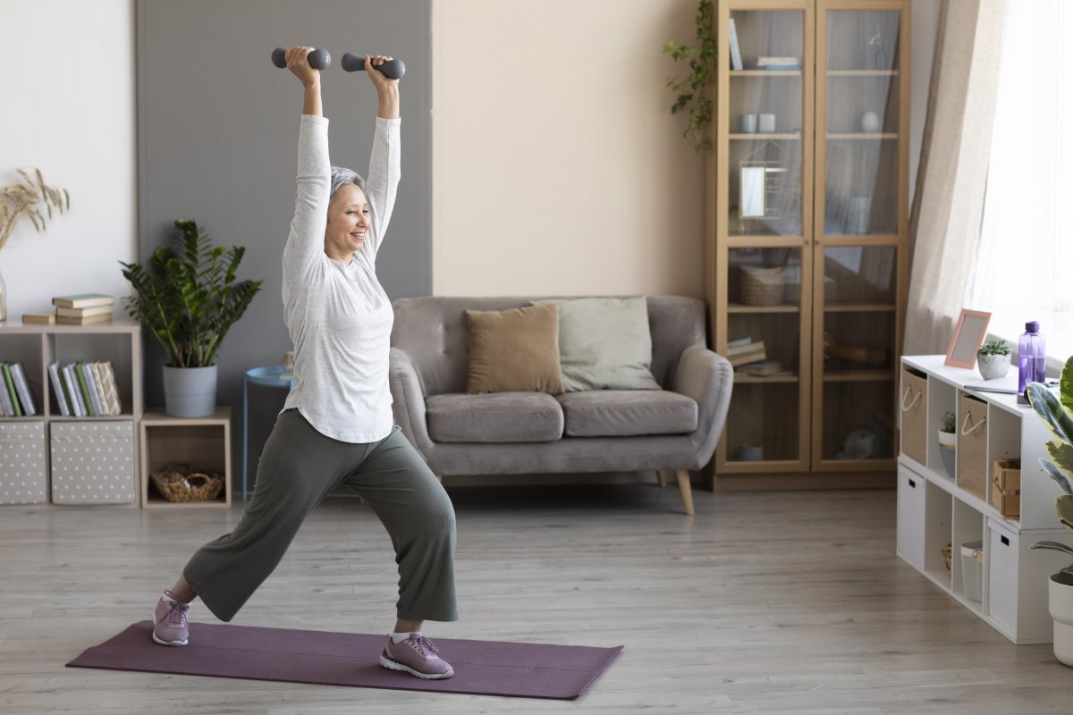 Atividade física e alimentação são aliadas no combate aos desconfortos causados pela menopausa! 