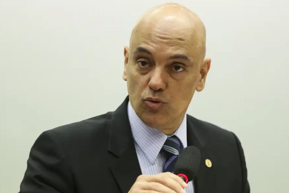 Moraes diz ter sido exilado pelo MPF e vê extrema direita com sangue nos olhos