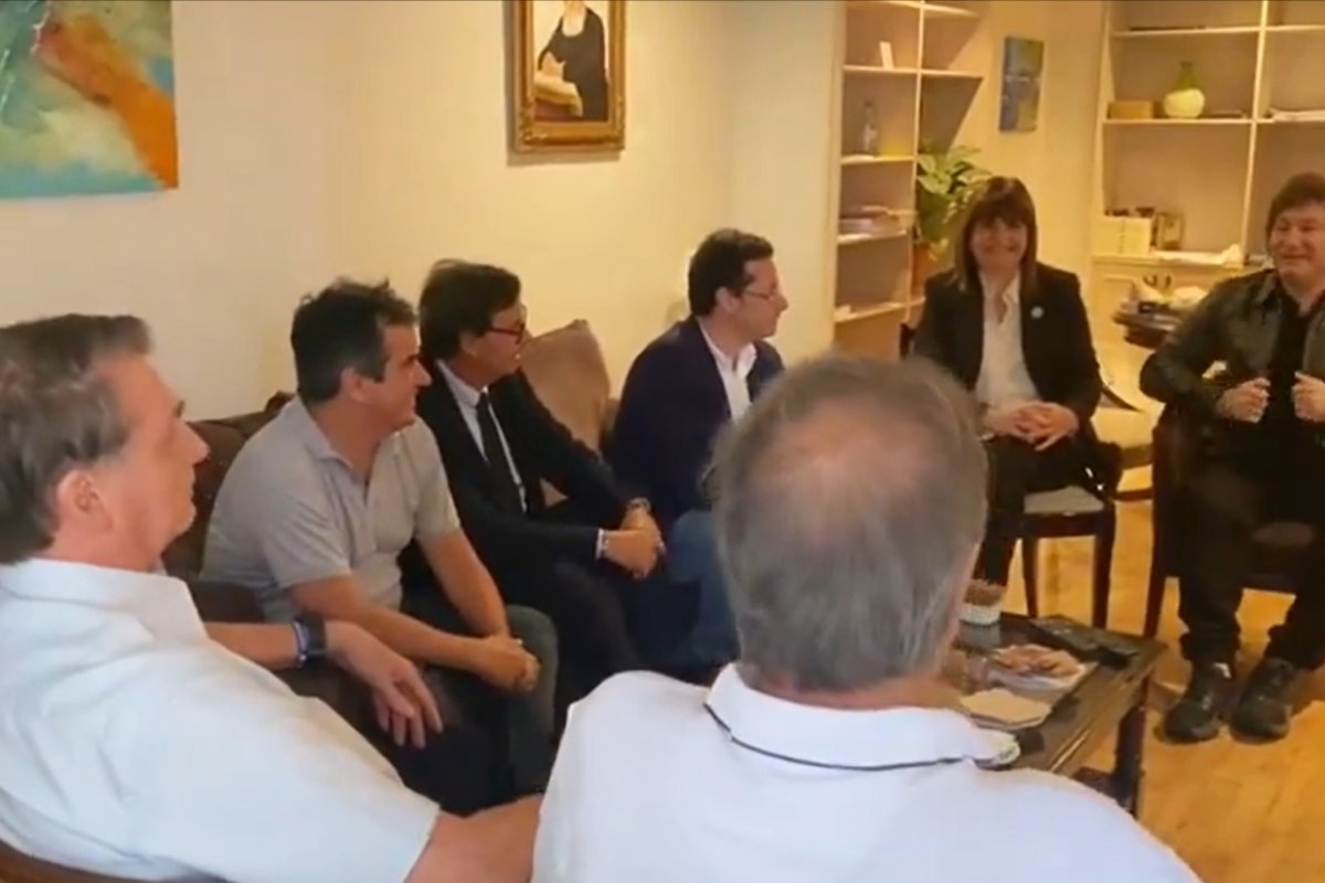 Bolsonaro se reúne com presidente da Argentina em Buenos Aires 