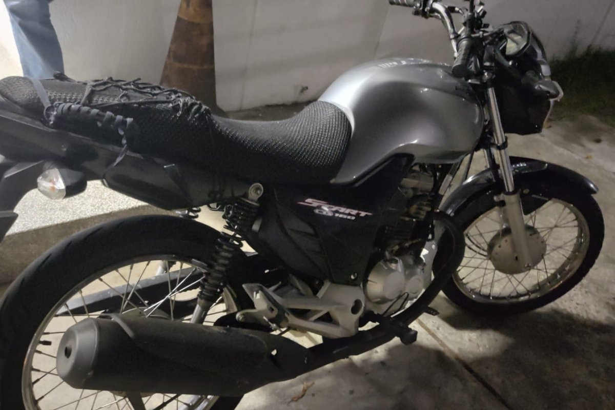 Adolescente com moto roubada é apreendido pela PM na Ribeira