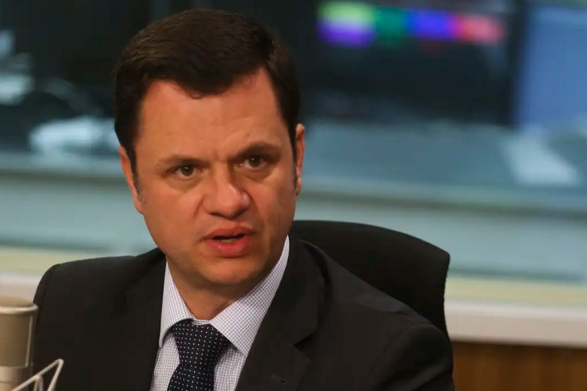 PF acusa ex-ministro da Justiça por maus-tratos a animais e falsidade ideológica