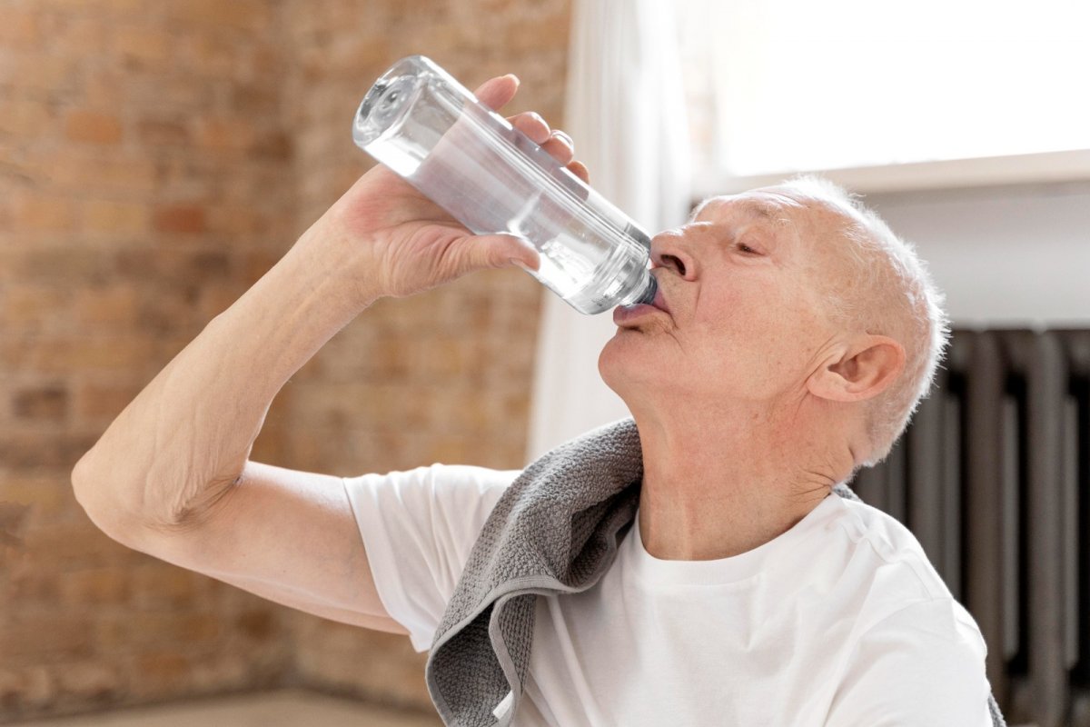 Geriatra alerta para os riscos e necessidades de prevenção para idosos em meio a altas temperaturas 
