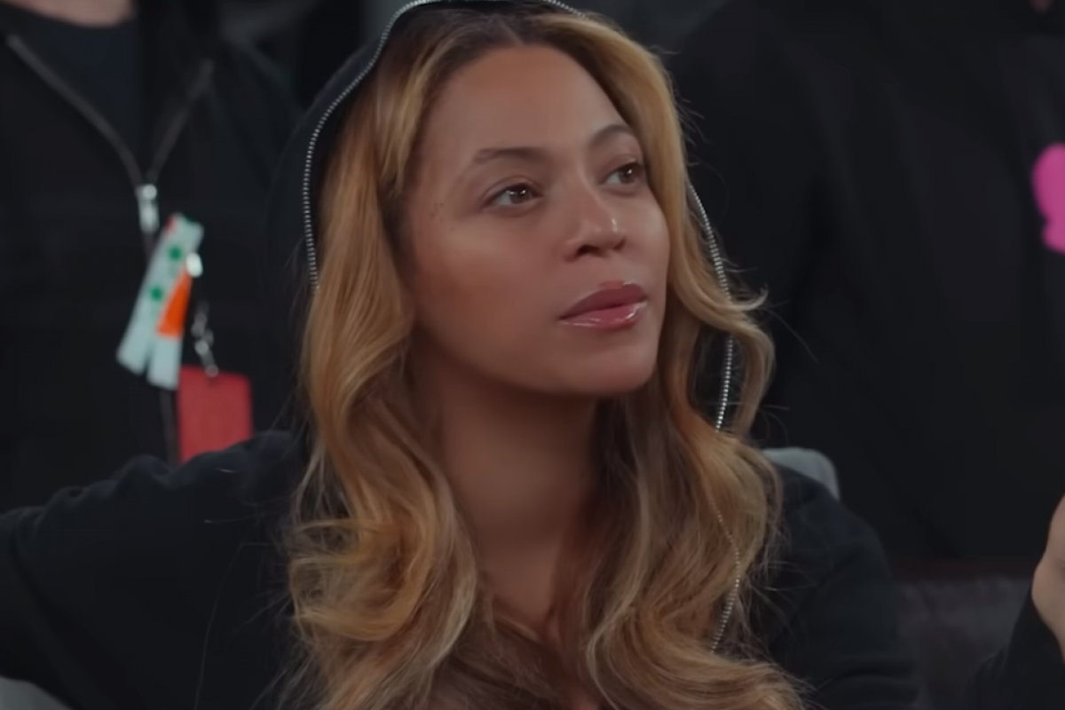 Beyoncé é acusada por artista de usar sua obra sem permissão em turnê