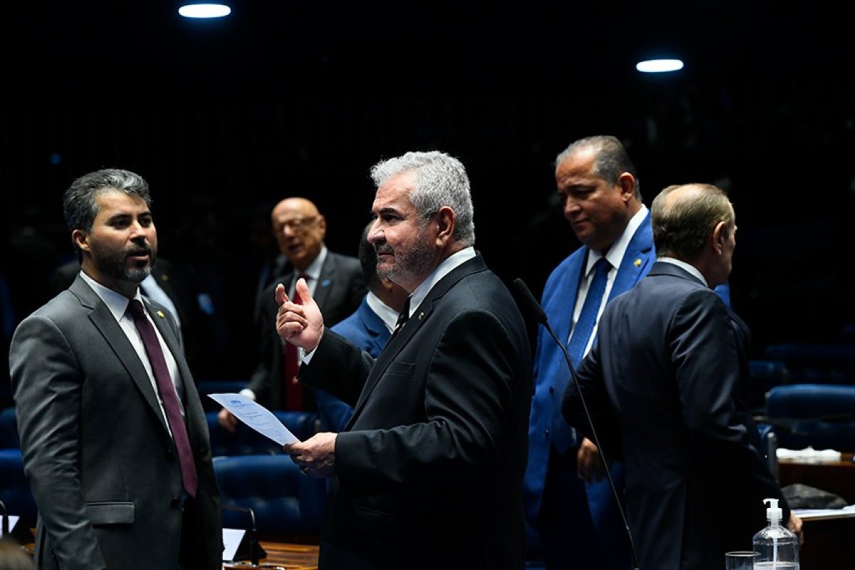 Senado aprova texto-base que regulamenta apostas esportivas no país
