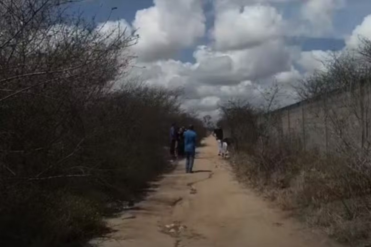 Corpo de mulher encontrado com diversas marcas de tiro é identificado pela polícia em Feira