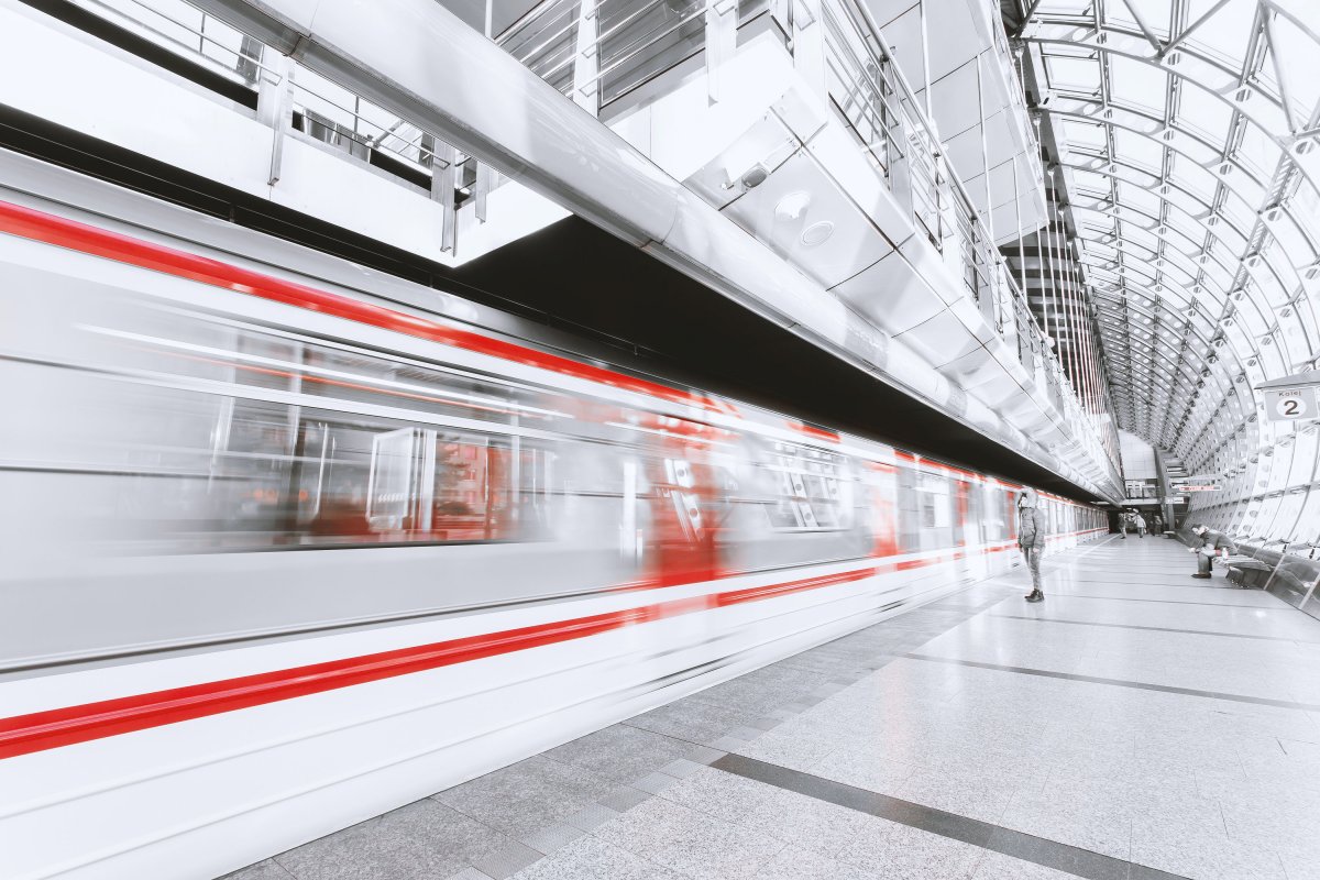 Passageiro morre atropelado por trem da CPTM na zona leste de SP