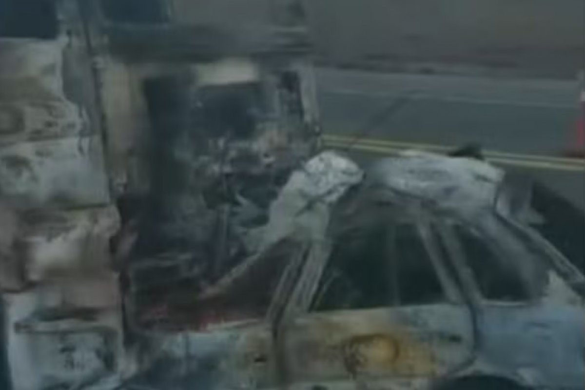 Colisão entre carro e carreta resulta em morte por incêndio na BR-116