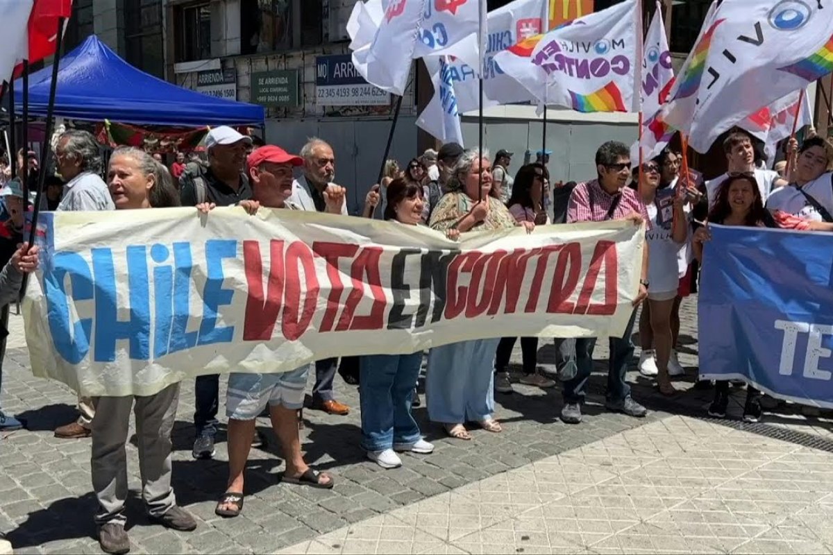Chilenos rejeitam proposta de nova Constituição conservadora que substitui texto da era da ditadura