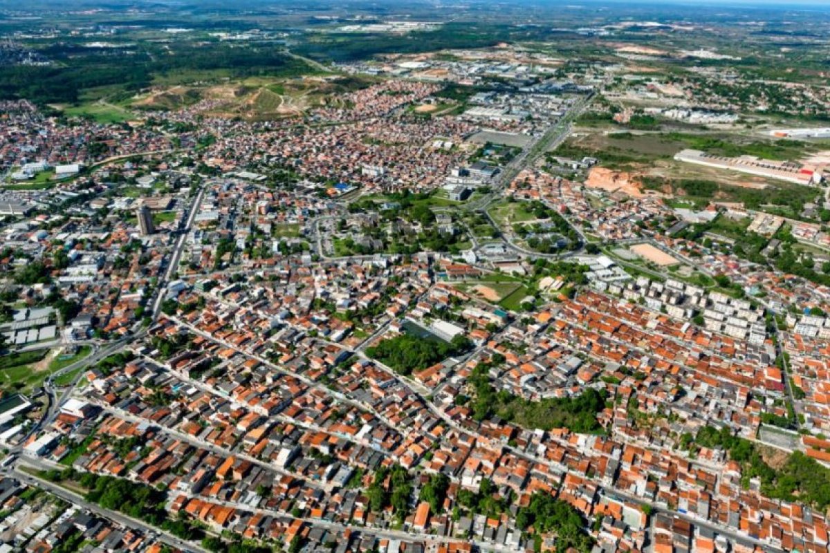 Homem morre em Camaçari após receber uma descarga elétrica e cair do poste