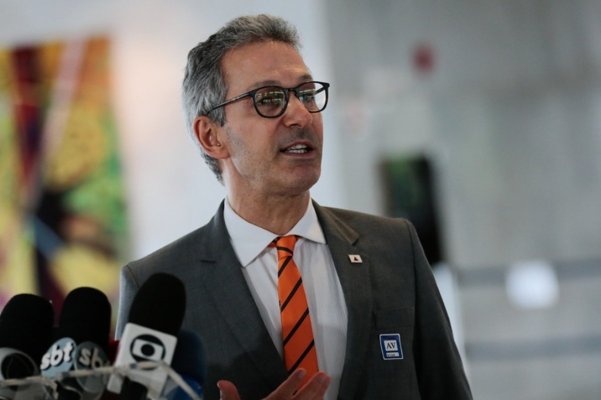 STF mantém aumento de 300% no salário de Zema