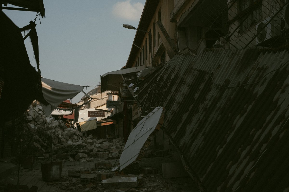Terremoto na China deixa ao menos 111 mortos e mais de 200 feridos