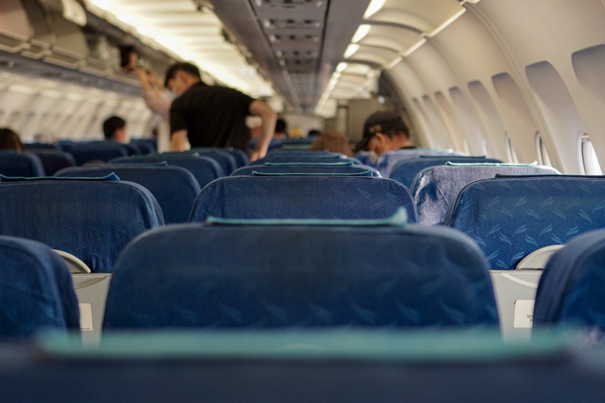 Homem rouba R$12 mil de passageiros em cabine de avião 