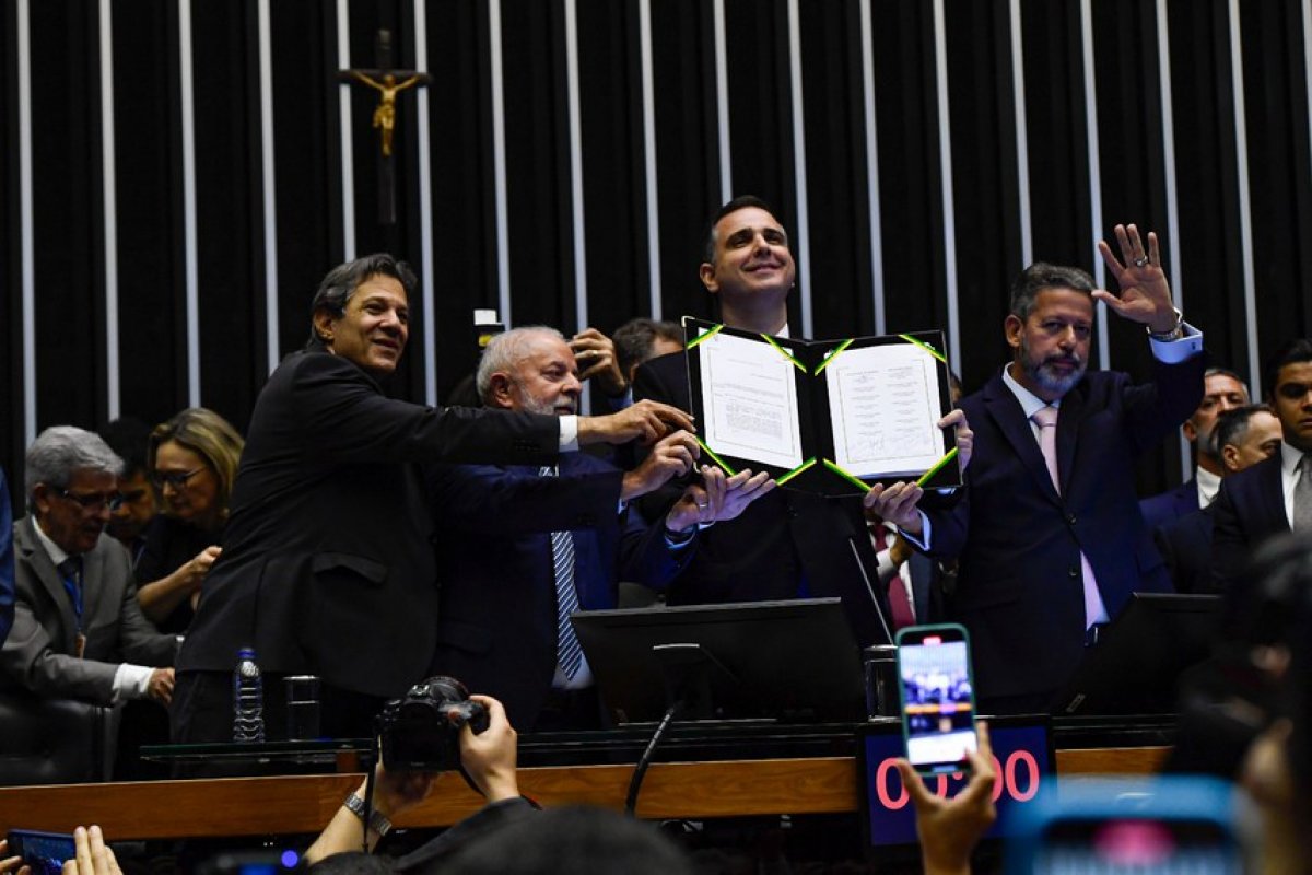 Congresso promulga reforma tributária após mais de três décadas de discussão