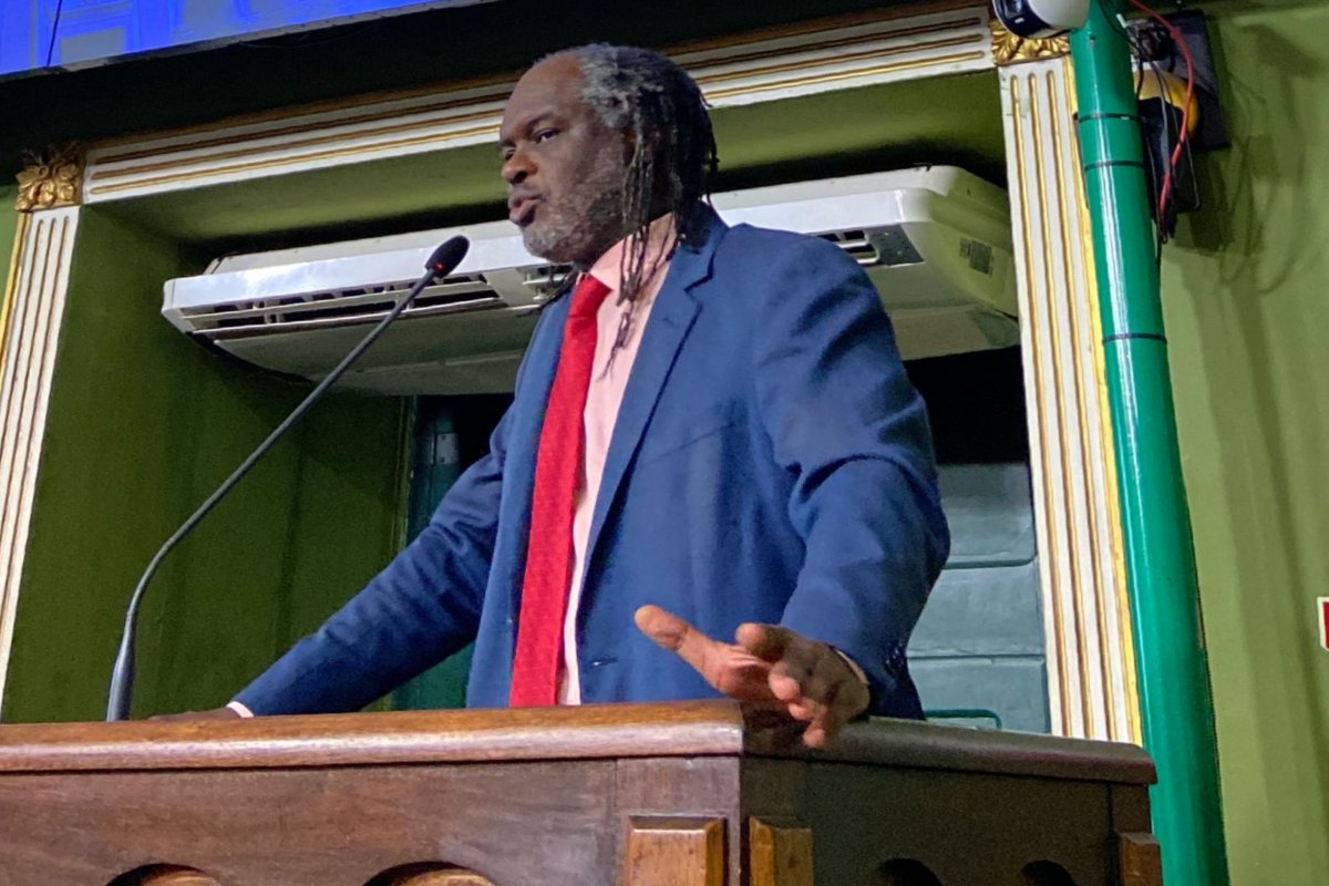 Silvio Humberto vota contra PL da LOUOS em Salvador