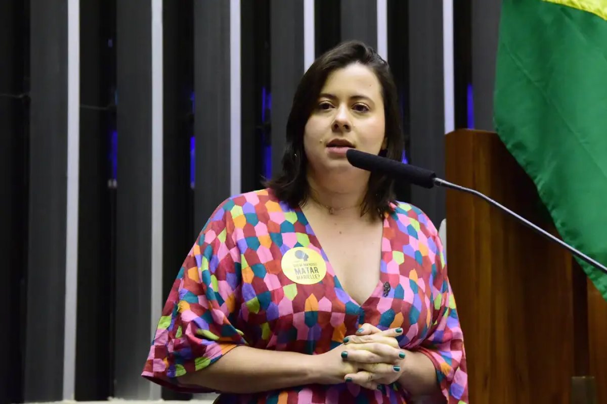 Processo do PL contra Sâmia Bomfim é arquivado por Comissão de Ética 