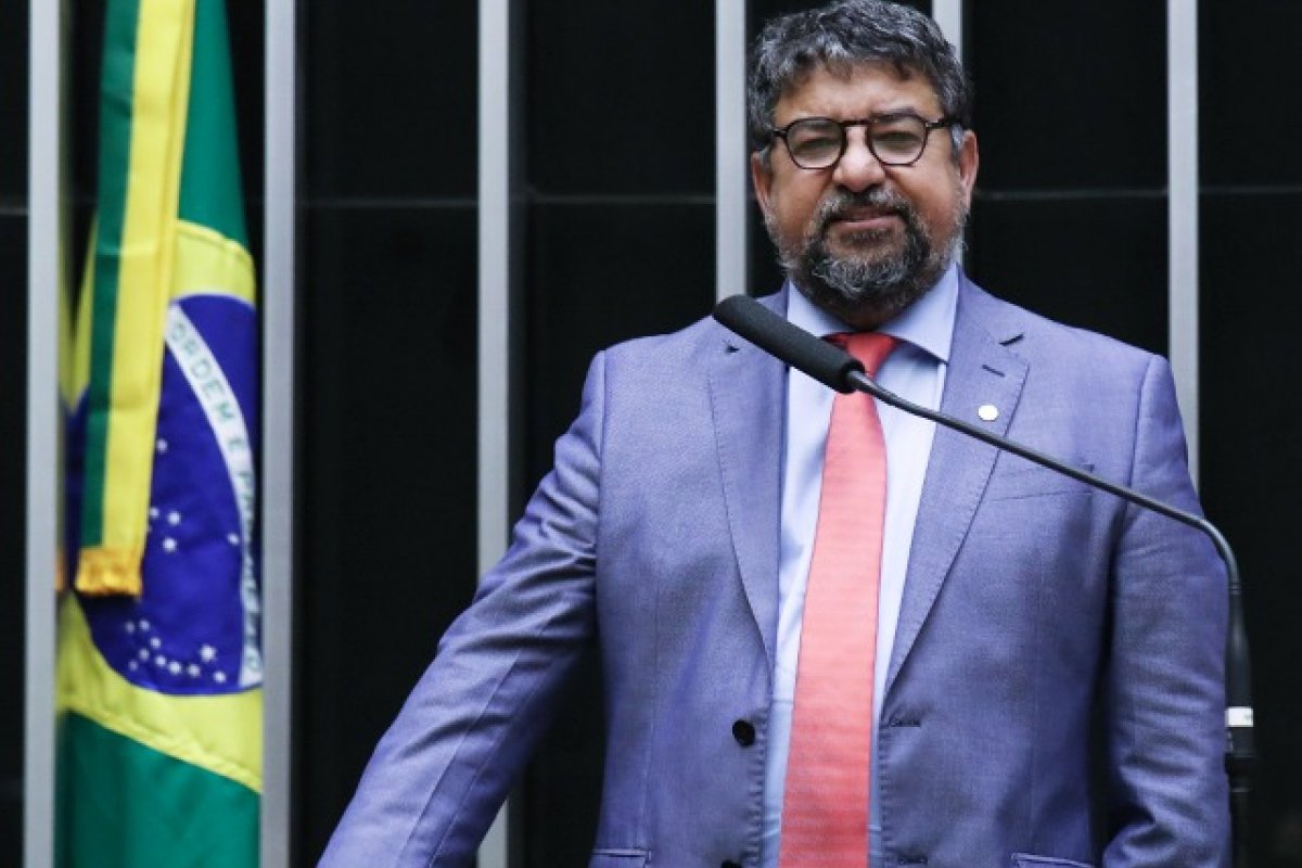 Sem arrependimentos, deputado federal que deu tapa em colega diz que 'faria tudo de novo'