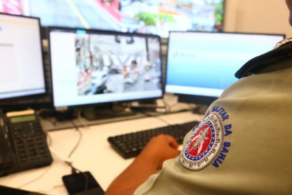Suspeitas de furtos em shopping de Salvador são detidas pela PM