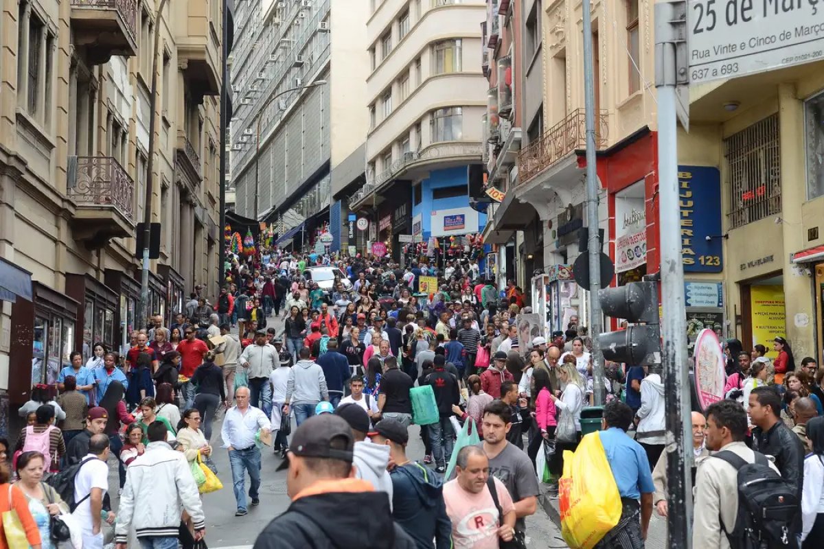 Brasileiros pardos são a maioria no país pela 1ª vez desde 1991, segundo IBGE