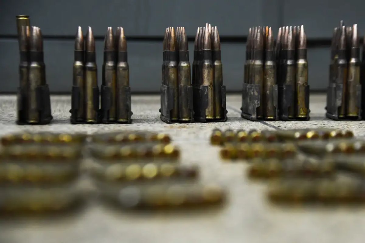 Criança morre após disparo de arma de fogo acidental pela irmã em Minas Gerais 