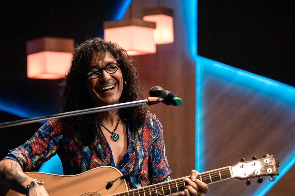 Luiz Caldas celebra 61 anos com festa e convidados no Teatro Castro Alves 