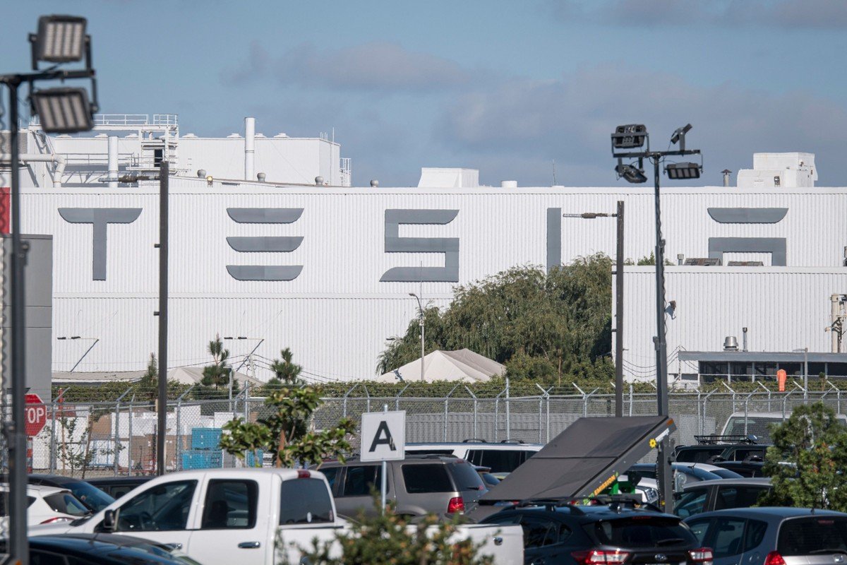 Robô perde controle e ataca engenheiro em fábrica da Tesla nos EUA