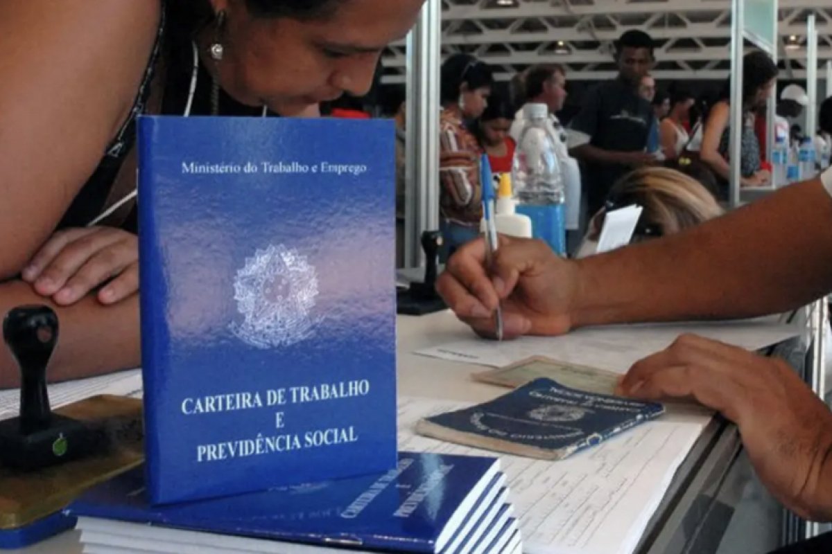 Brasil registra 130.097 vagas de empregos formais em novembro