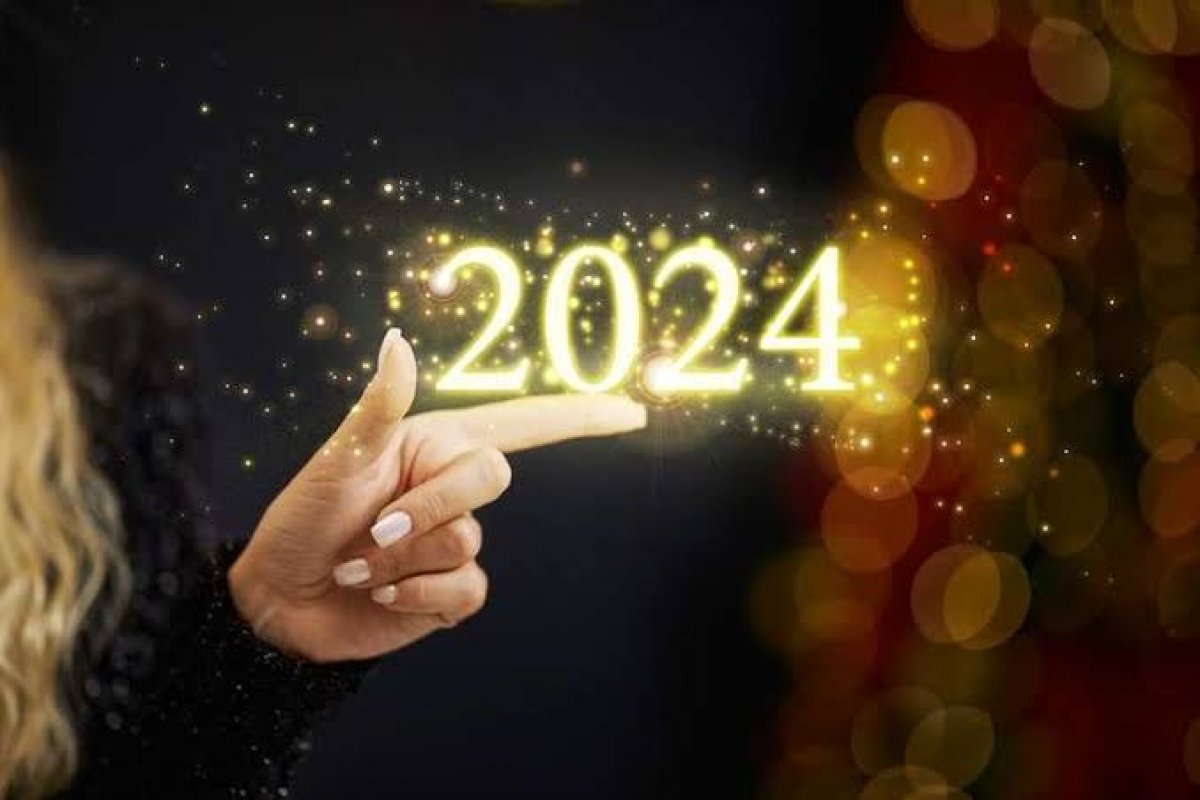 Analisar pensamentos negativos e praticar atos de bondade são algumas das maneiras para começar 2024 com tudo!