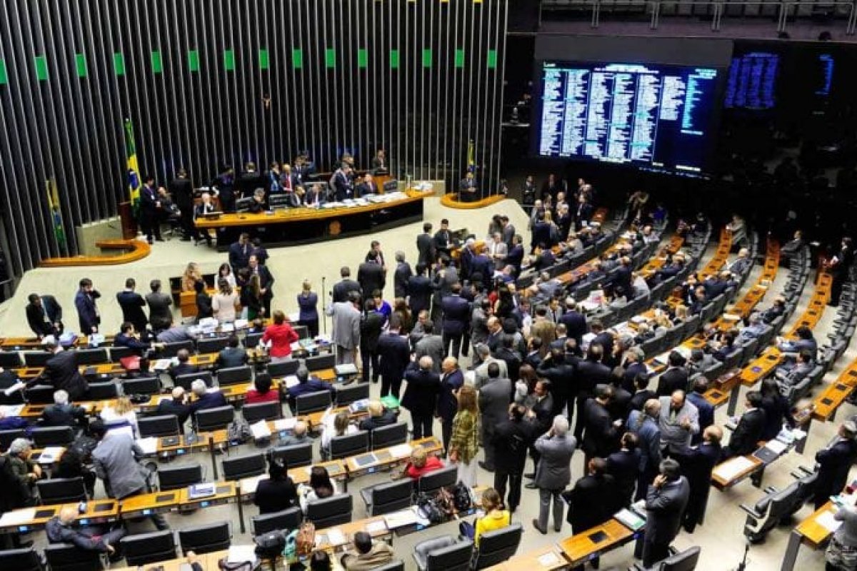 Congressistas querem garantir derrubada da MP da reoneração até 1º de abril