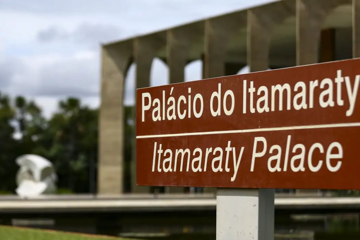 Governo brasileiro repudia ataque que matou mais de 100 pessoas no Irã