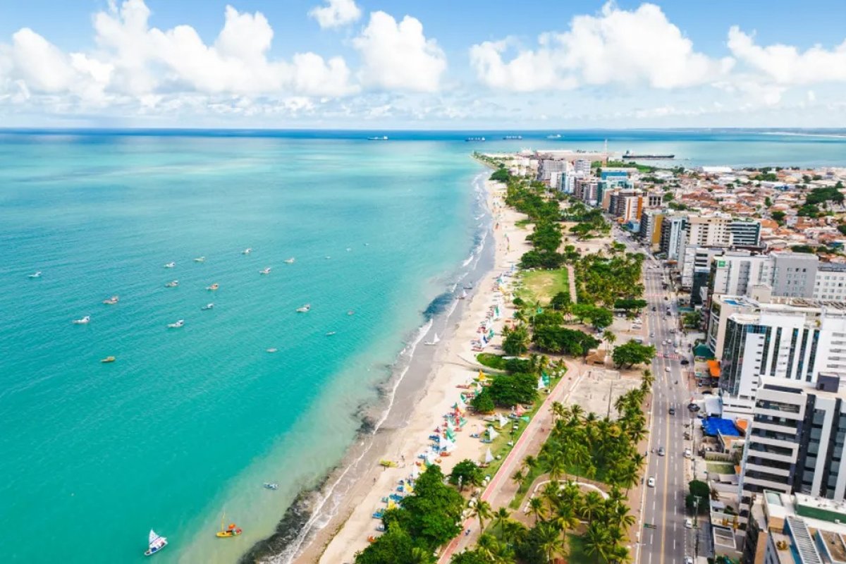 Decolar revela as principais tendências de viagens para o carnaval 2024