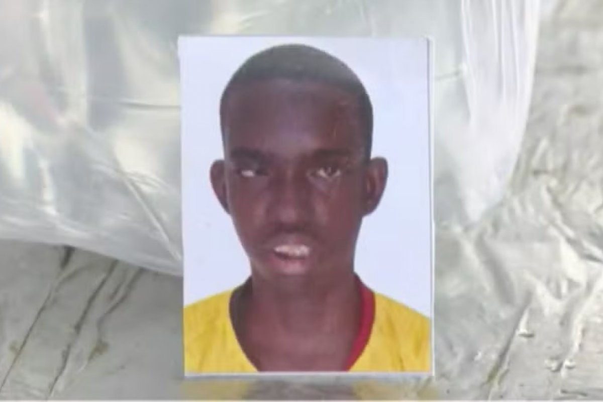 Pai encontra filho desaparecido ao assistir reportagem na TV em
