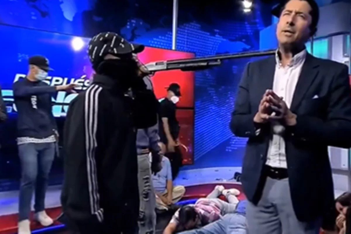 Funcionário afirma que criminosos obrigaram transmissão ao vivo durante invasão à TV