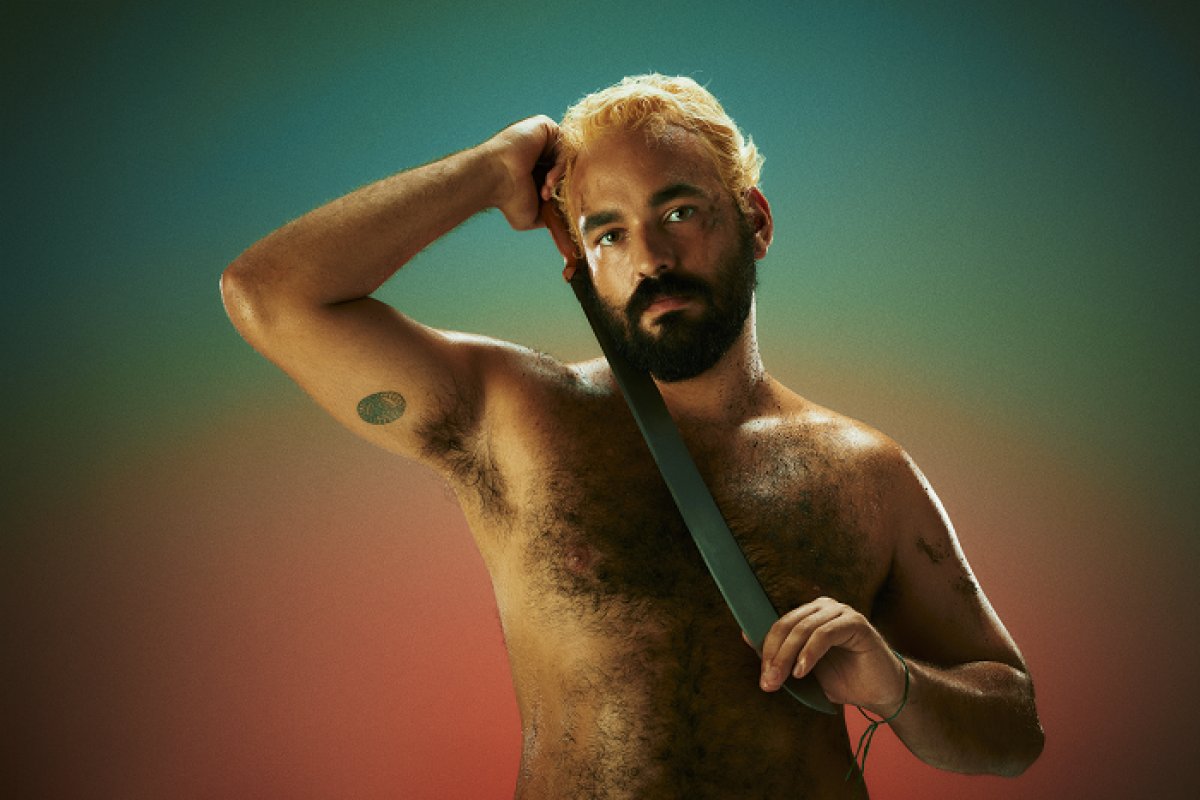 Tropical, Romântico e Descarado: “Pescoço Salgado” o novo álbum de Totô de Babalong! 
