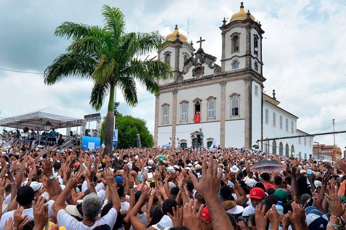 Andar com fé: Lavagem do Bonfim move baianos para ruas da Cidade Baixa  