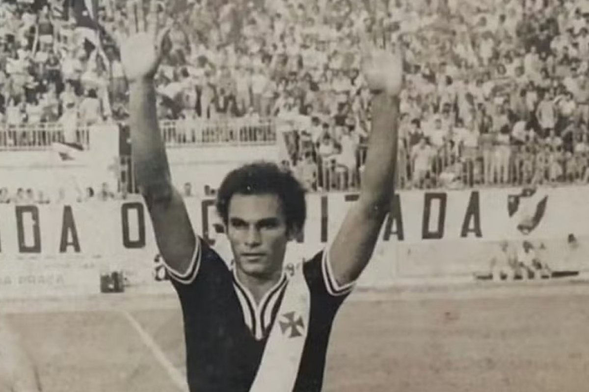 Morre Paulo Roberto, companheiro de Roberto Dinamite no Vasco 