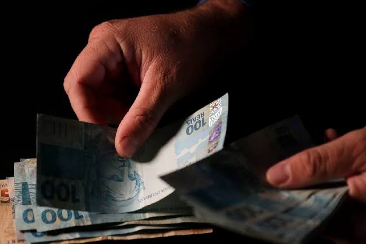 Estudo afirma que correção da tabela do IR isentaria quase 29,1 milhões de contribuintes 