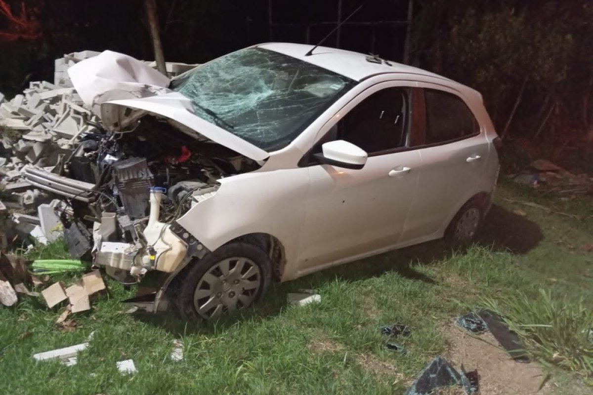 Dois suspeitos morrem em confronto após PM perseguir carro roubado em Eunápolis