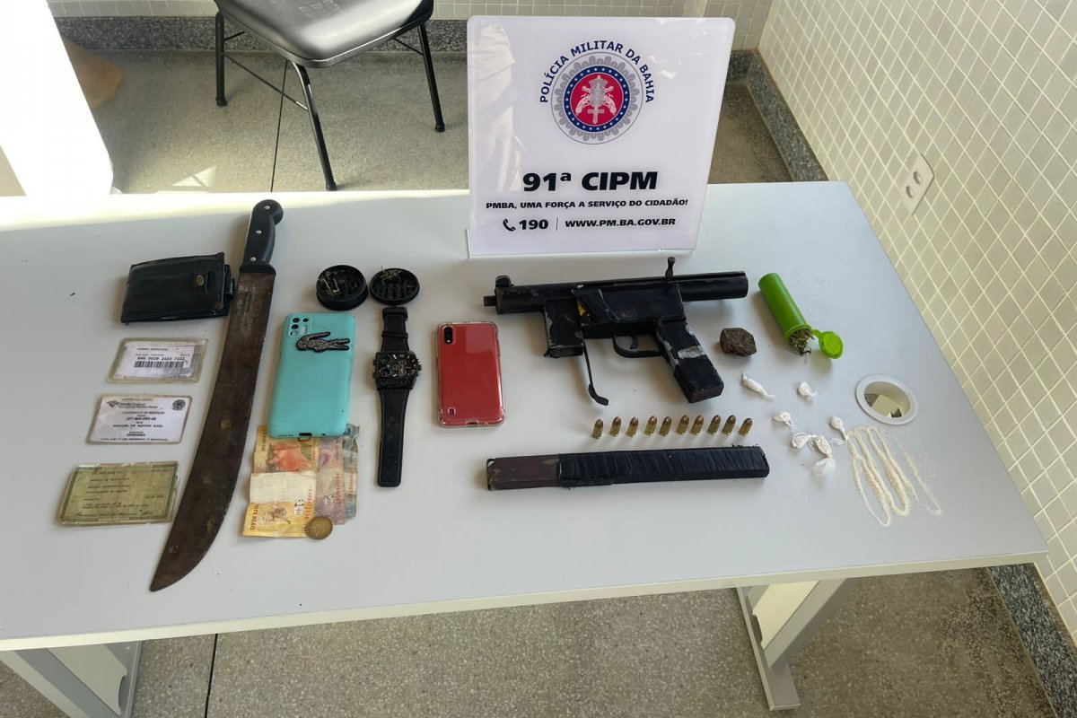 Armas e drogas são apreendidas com dupla criminosa