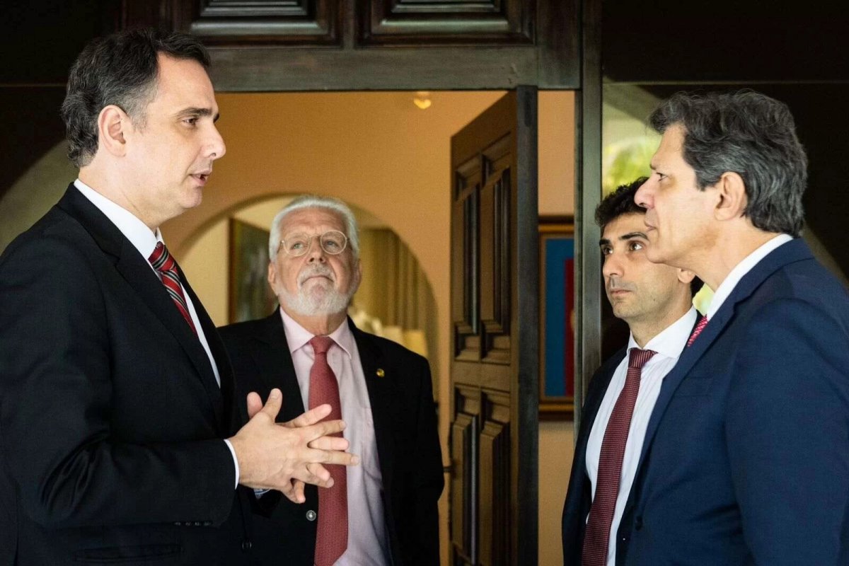 Haddad e Pacheco debatem compras on-line e reoneração nesta segunda (15) 