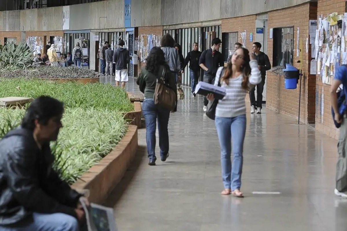 Veja lista de 10 faculdades em baixa atualmente 