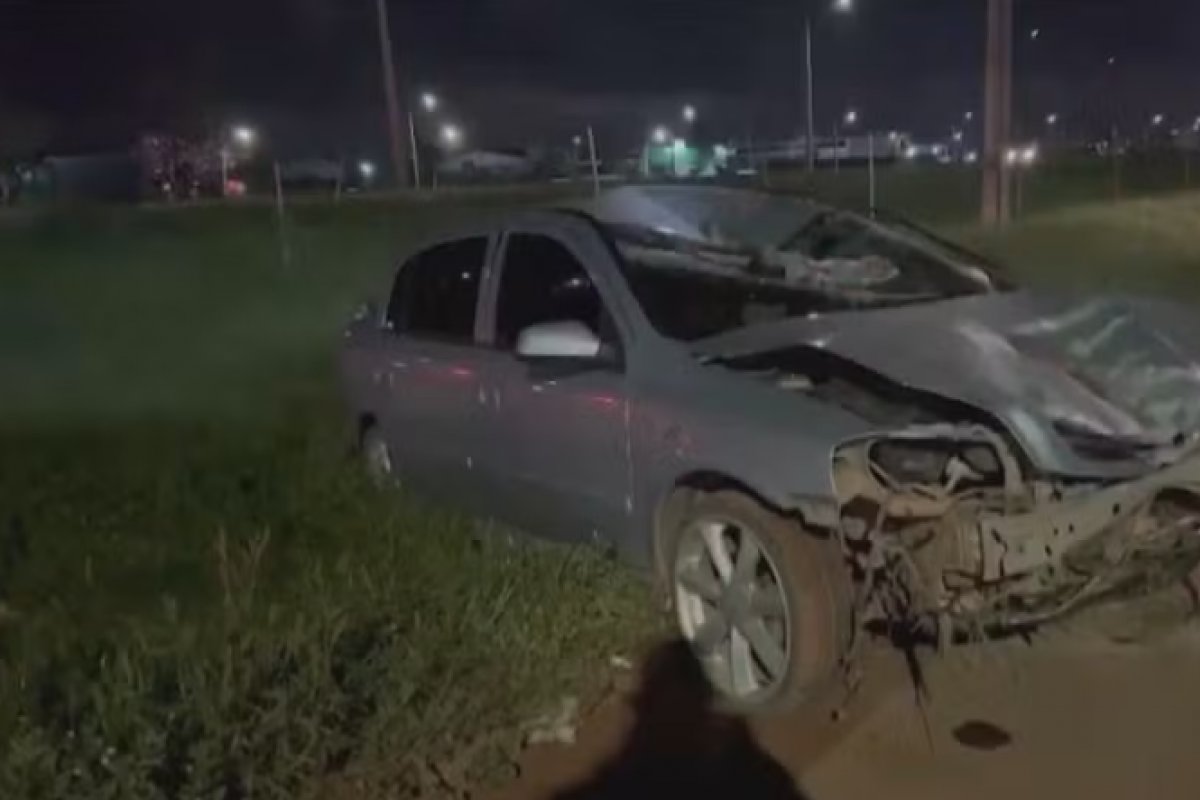 Acidente entre carro e moto na BR-242, oeste da Bahia, causa morte de duas vítimas 