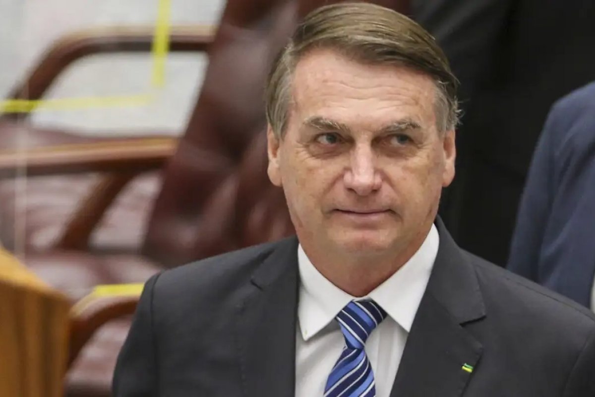 Bolsonaro critica ausência de Lula no Rio de Janeiro após chuvas