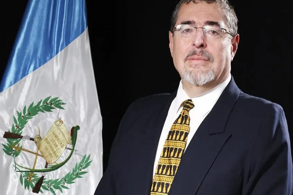 Após tensão e com 9 horas de atraso, Arévalo é empossado presidente da Guatemala