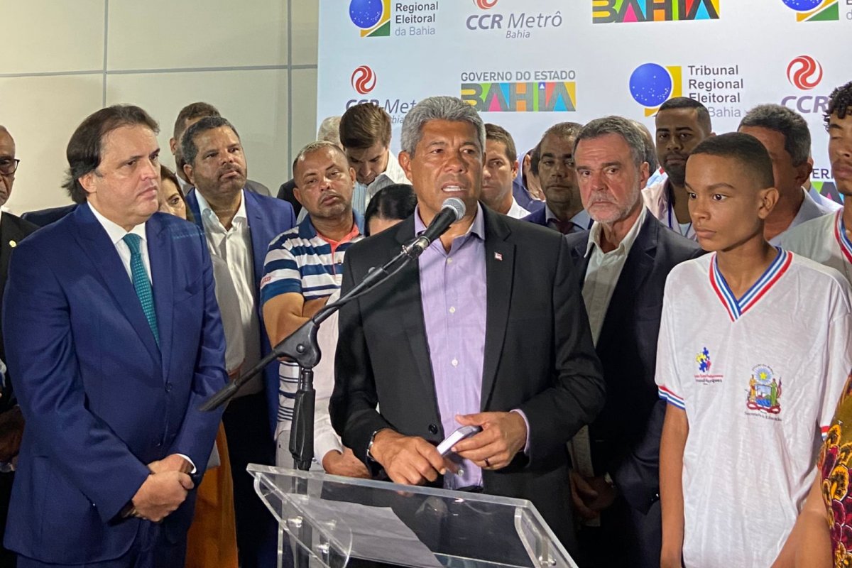 Posto de atendimento eleitoral provisório é inaugurado na Estação Pituaçu, em Salvador   