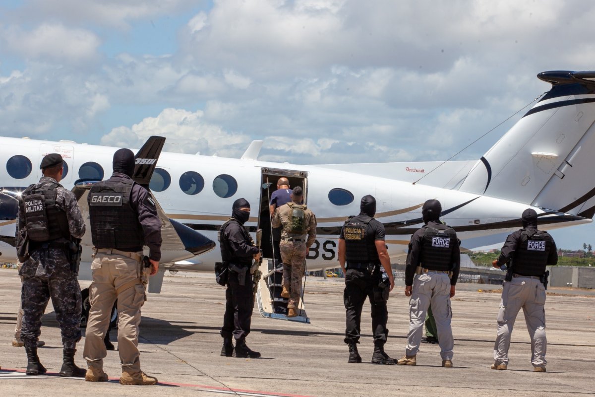 Policiais Militares presos na 'Operação El Patron' são transferidos para presídio federal 