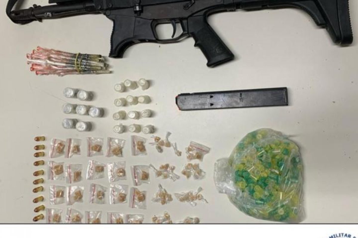 Força Total: Polícia apreende submetralhadora e drogas em Sussuarana