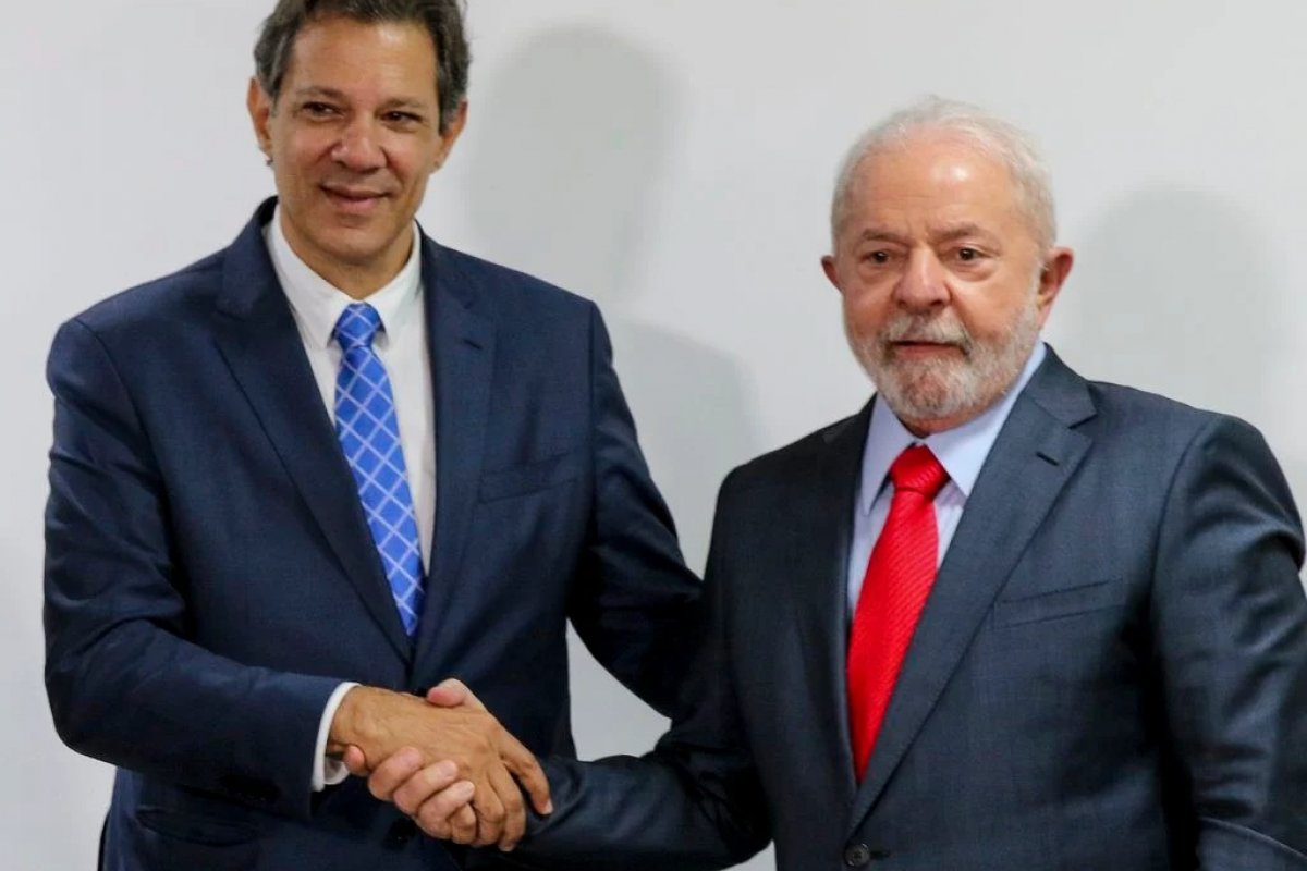 Renúncias fiscais não previstas no orçamento geram desafios para a equipe econômica